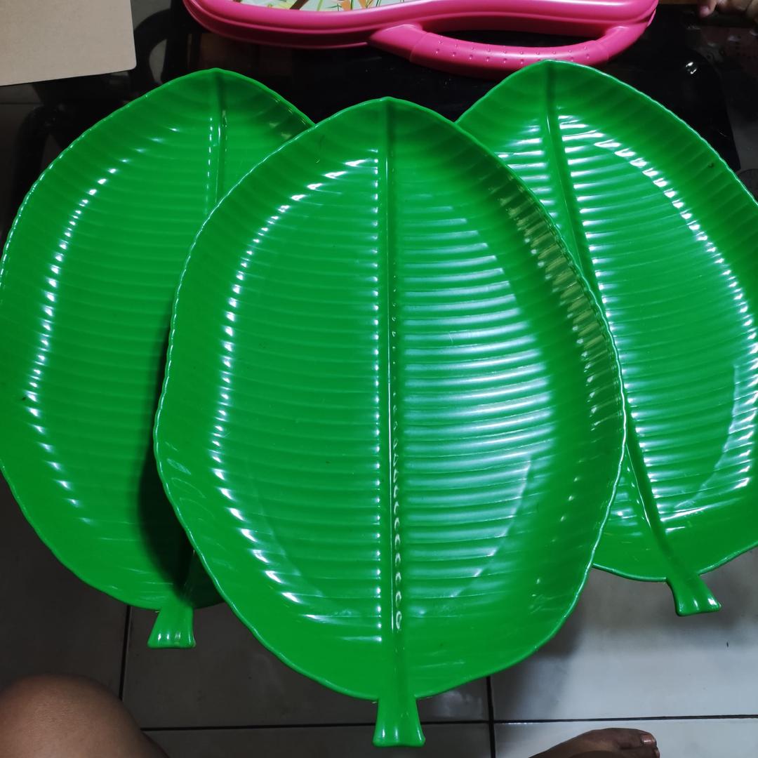 4pcs Banana Leaf Plastic Serving Plate